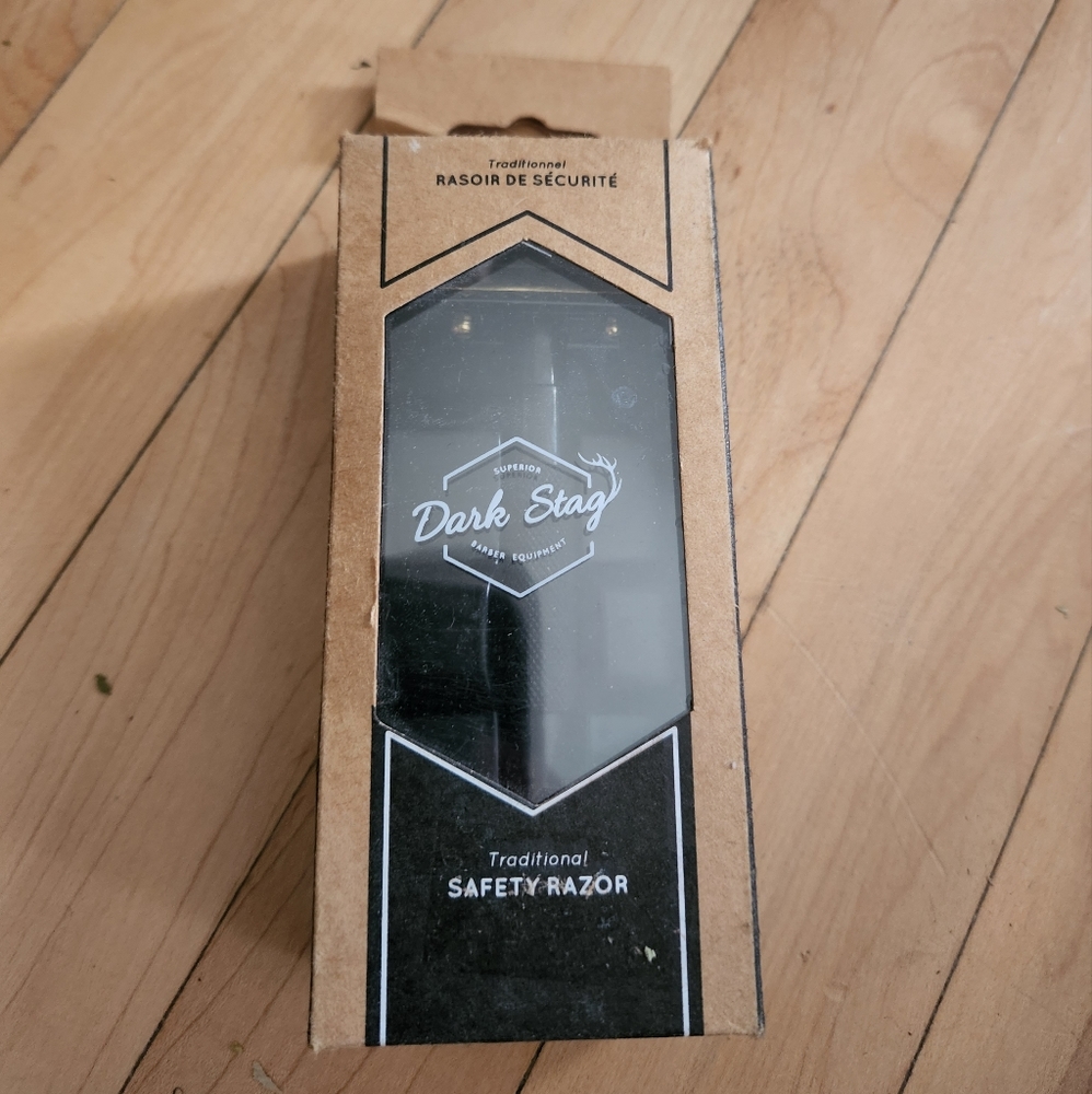 Dark stag safety razor